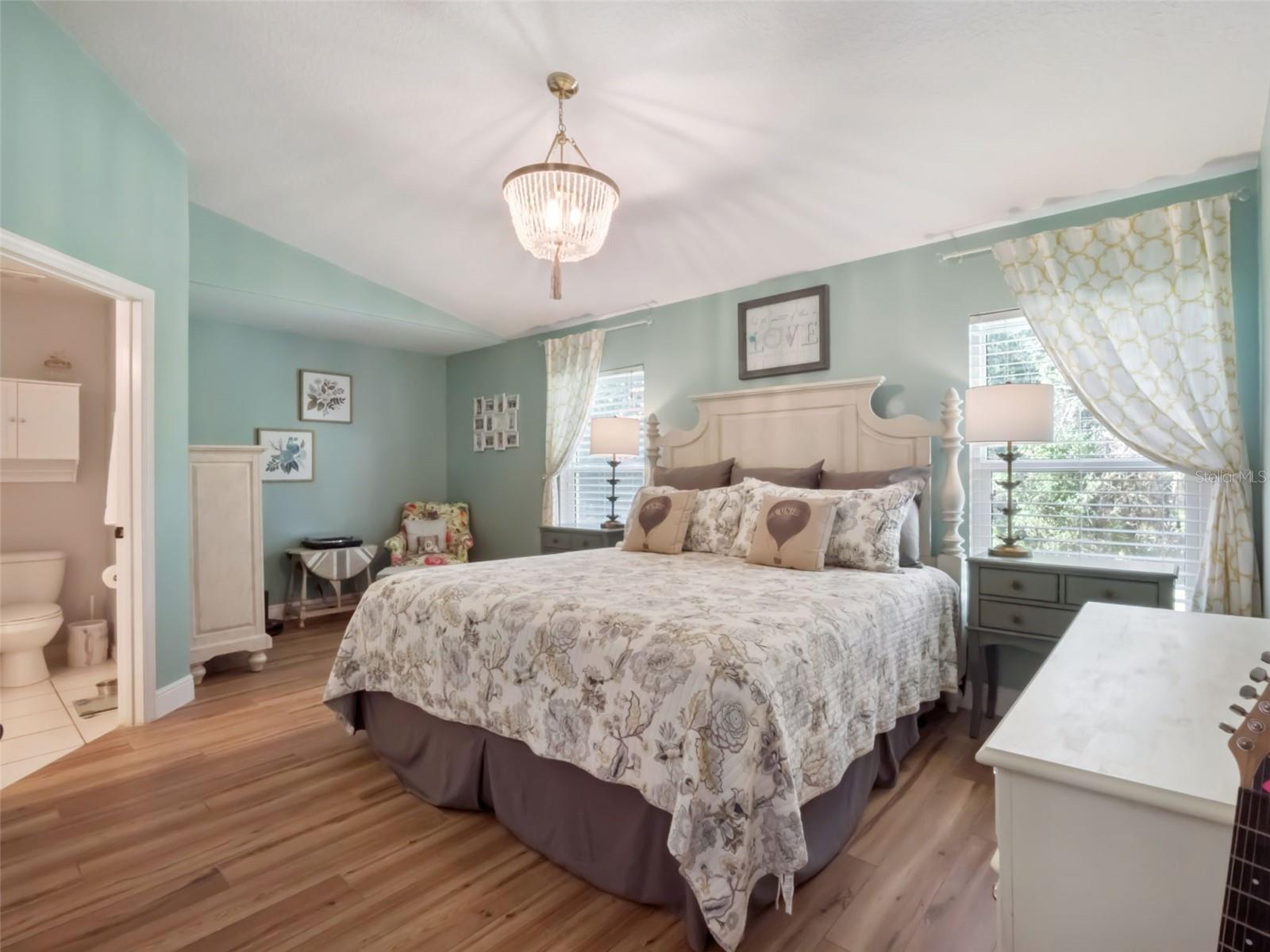 Image 13 of 34 For 470 Wellesly Street