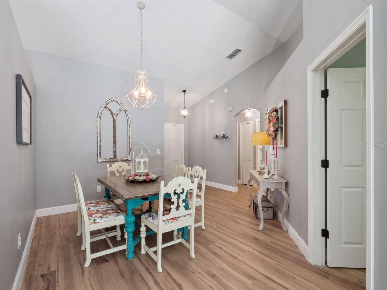 Image 4 of 34 For 470 Wellesly Street