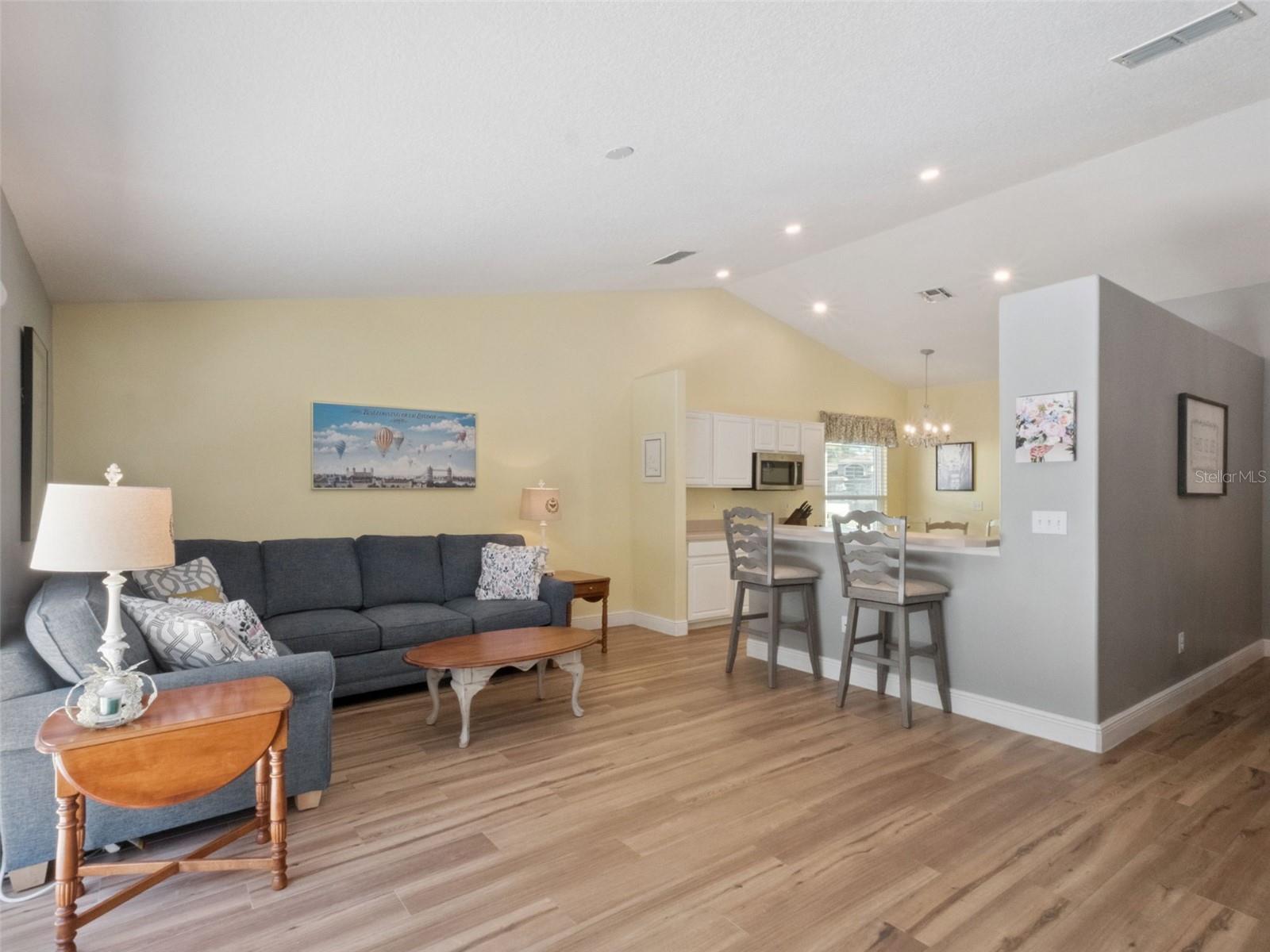 Image 7 of 34 For 470 Wellesly Street