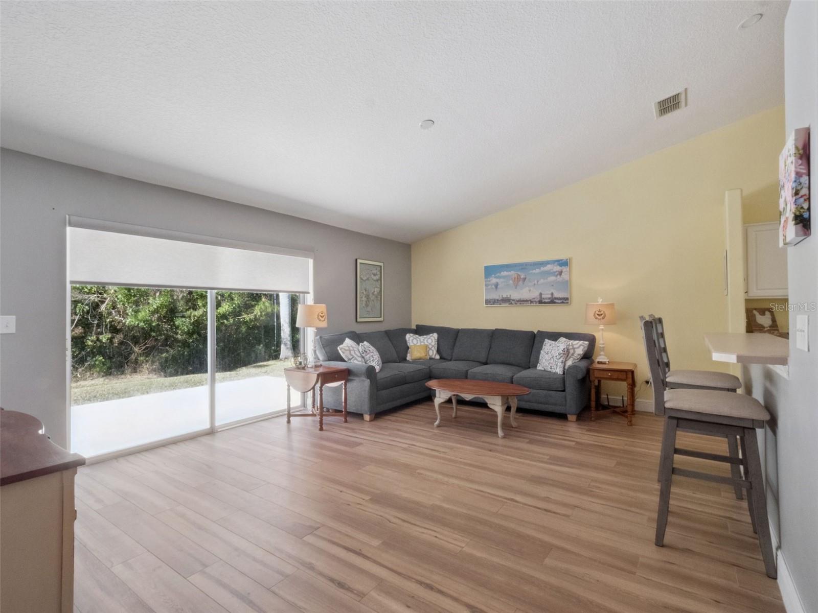 Image 8 of 34 For 470 Wellesly Street