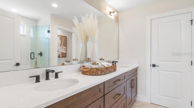 Image 15 of 41 For 2600 Long Pine Avenue