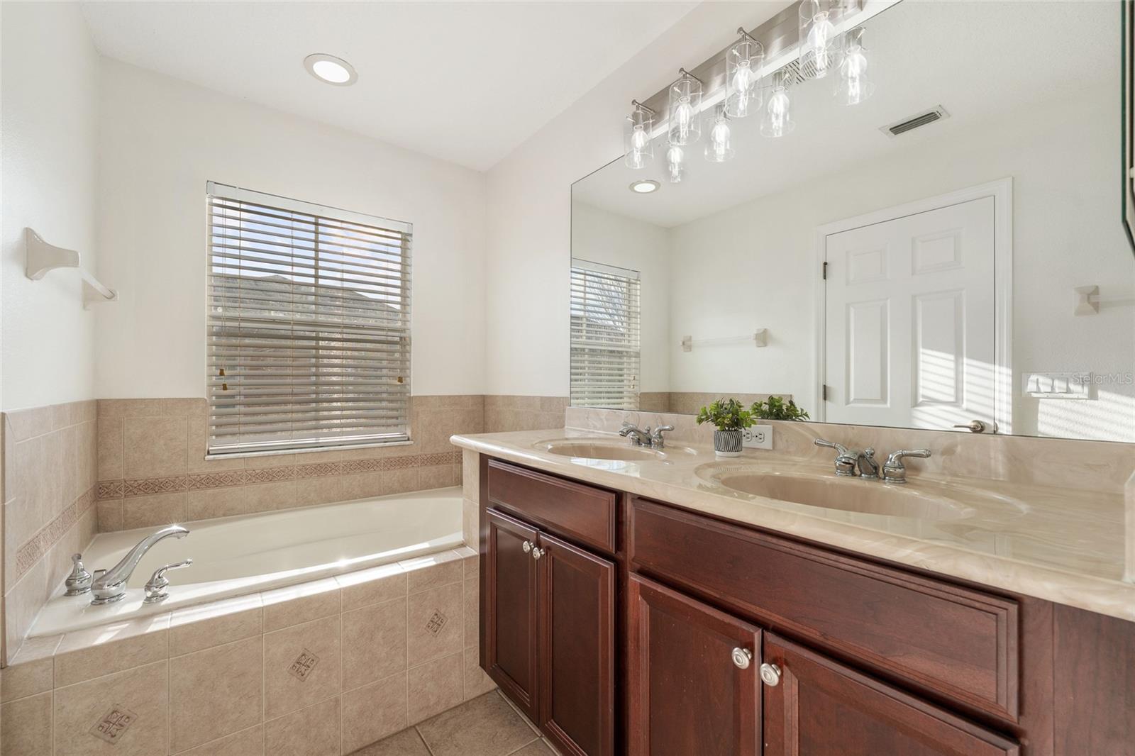 Image 27 of 42 For 9430 Tawnyberry Street