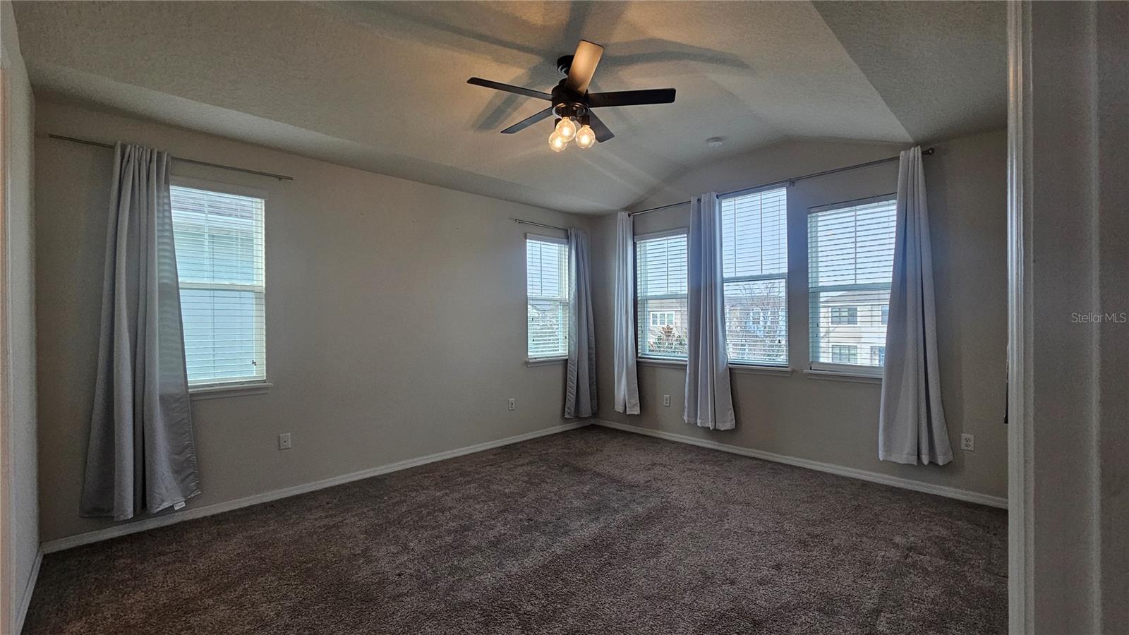 Image 10 of 23 For 2623 Palisade Boulevard W