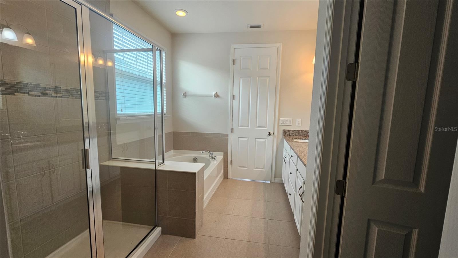 Image 19 of 23 For 2623 Palisade Boulevard W