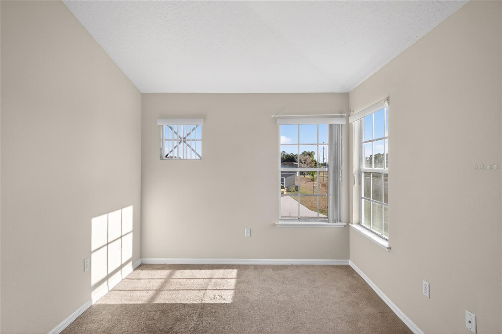 Image 40 of 60 For 1001 Dampierre Court