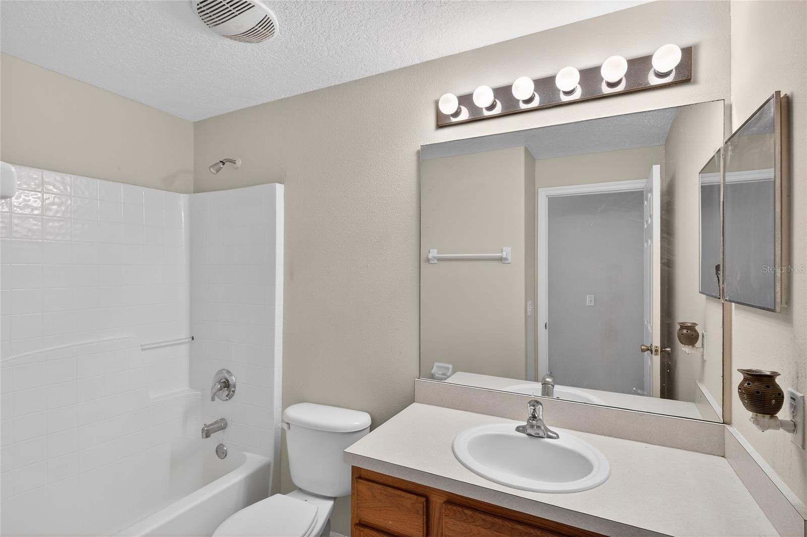 Image 41 of 60 For 1001 Dampierre Court