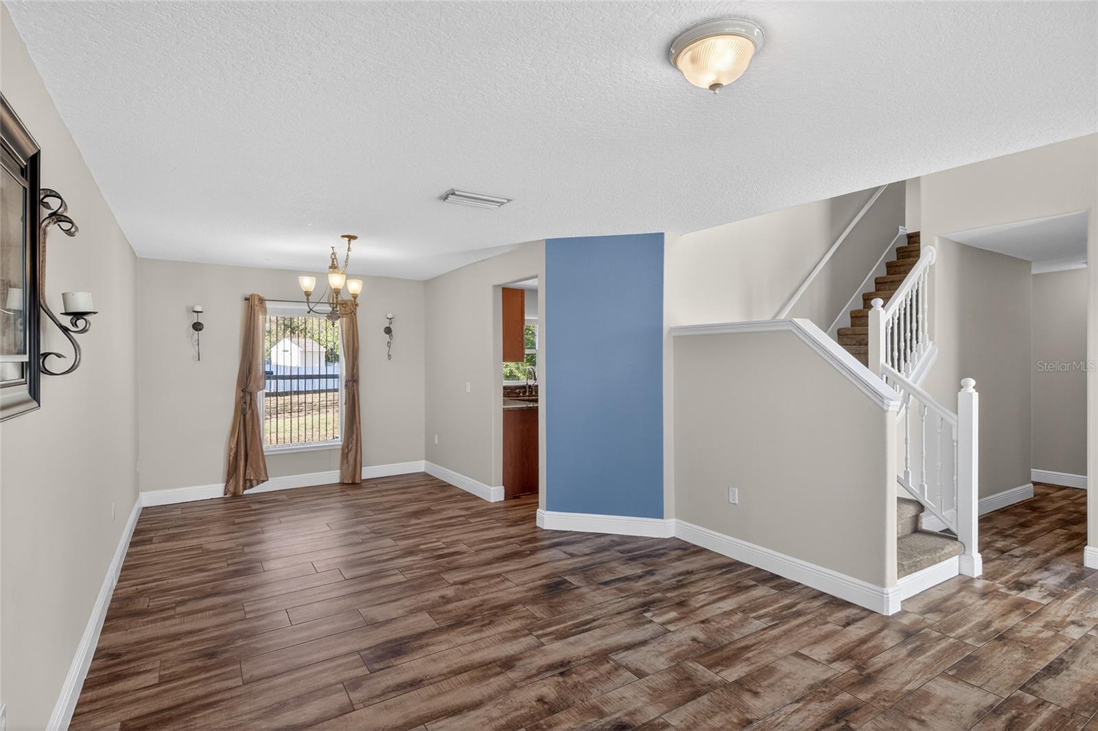 Image 7 of 60 For 1001 Dampierre Court