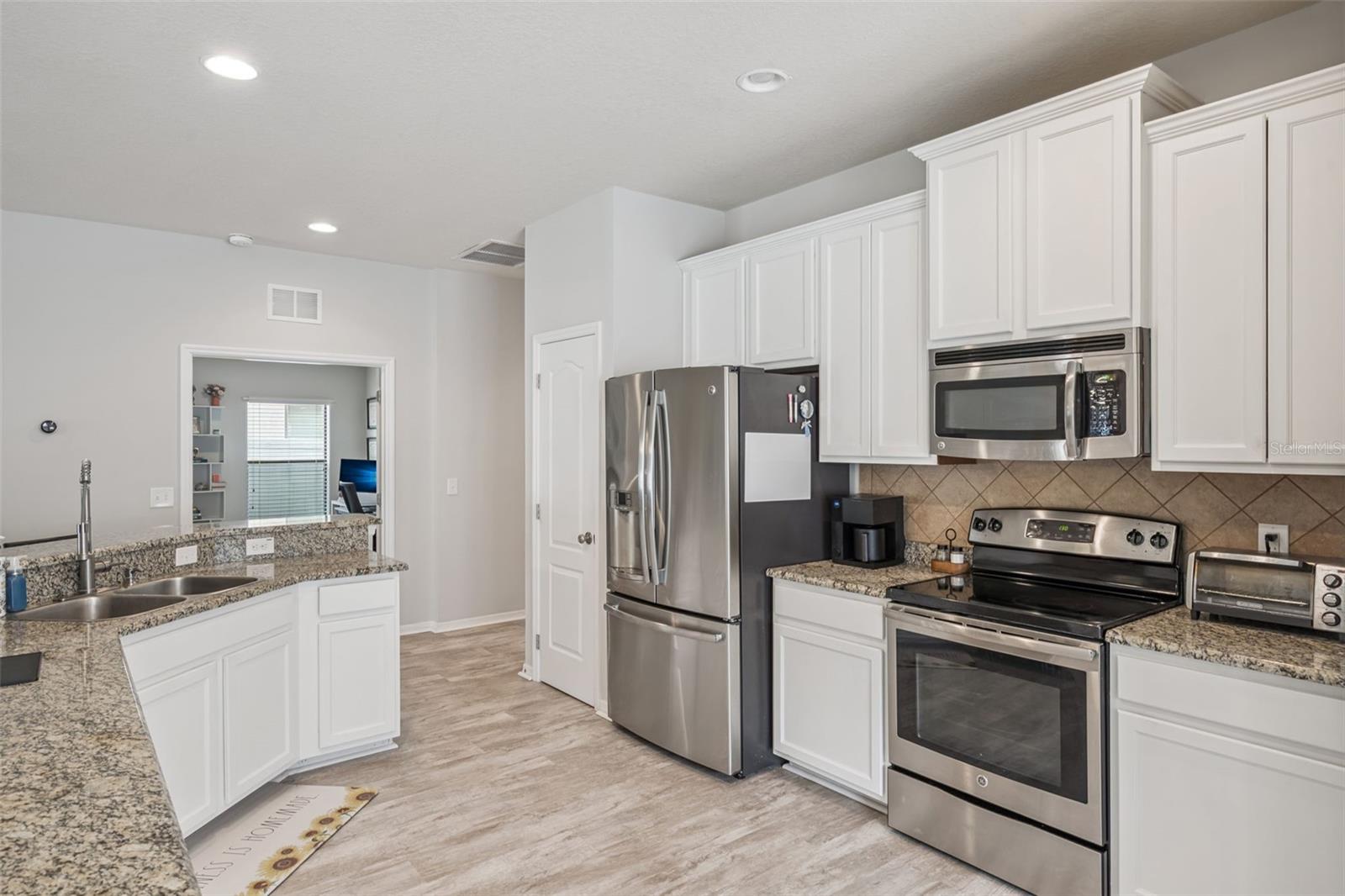 Image 13 of 29 For 6601 Boulder Run Loop