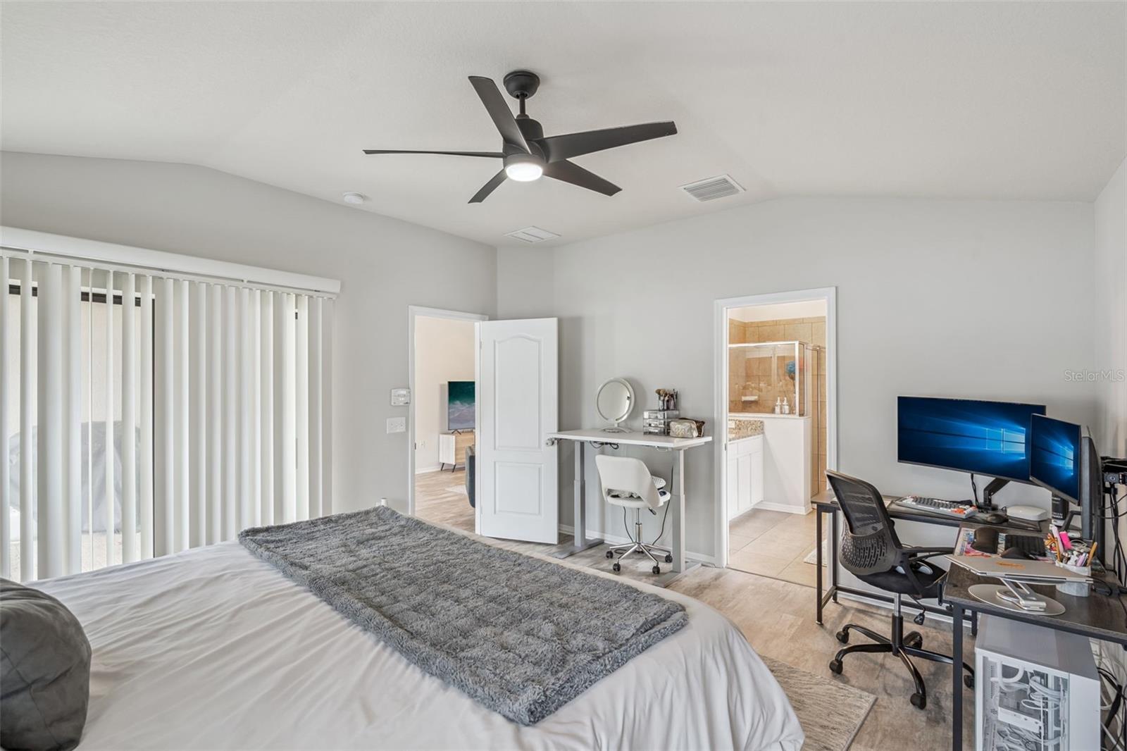 Image 22 of 29 For 6601 Boulder Run Loop