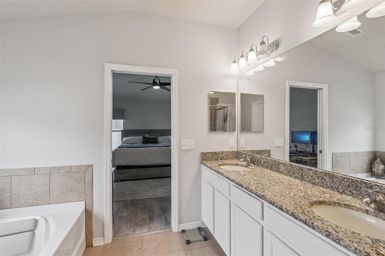 Image 23 of 29 For 6601 Boulder Run Loop