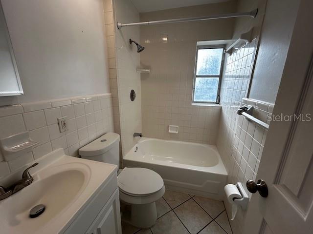 Image 15 of 25 For 141 Pine Avenue 209