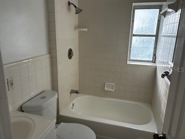 Image 20 of 25 For 141 Pine Avenue 209