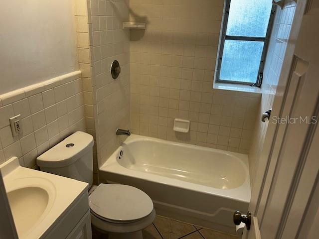 Image 21 of 25 For 141 Pine Avenue 209