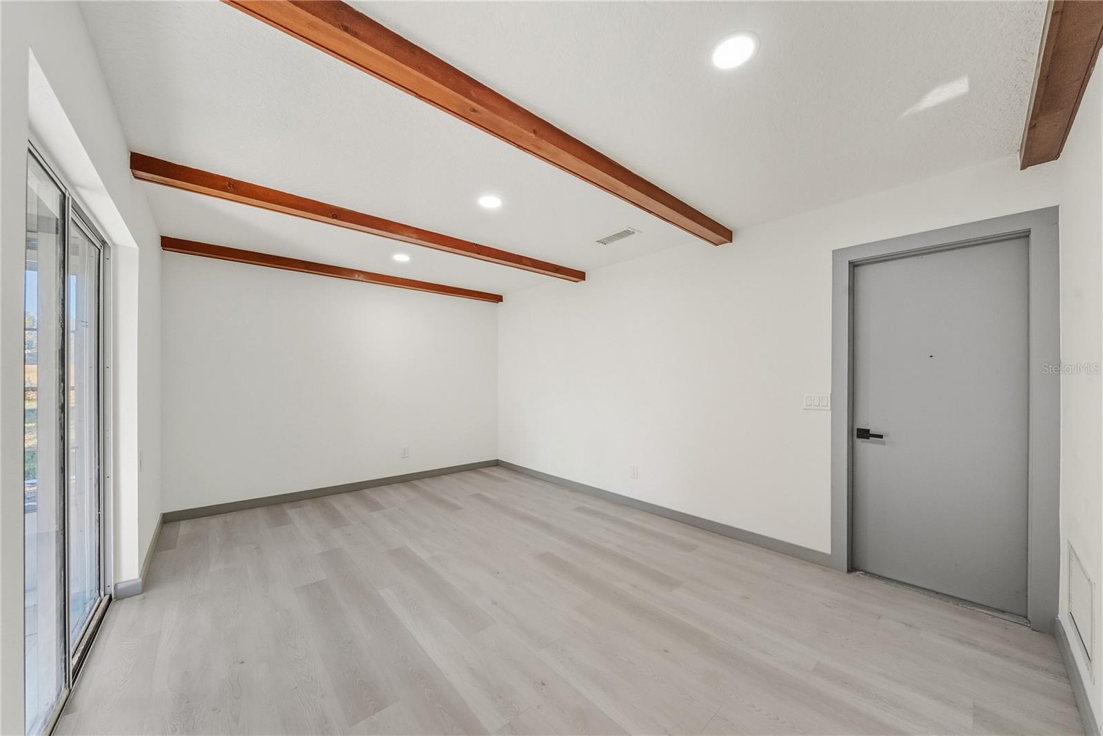 Image 17 of 25 For 4612 Chateau Road