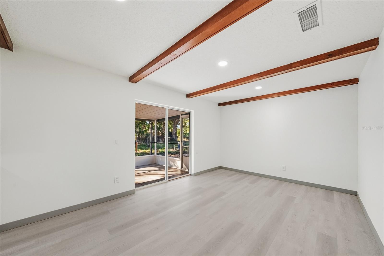 Image 4 of 25 For 4612 Chateau Road