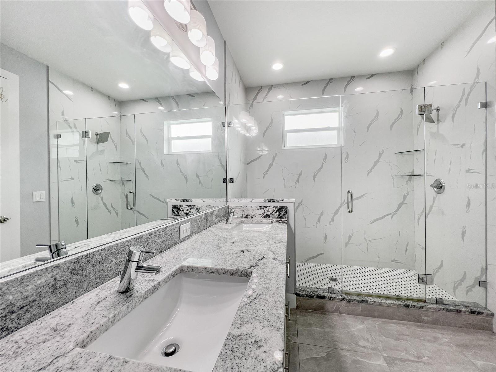 Image 10 of 32 For 1703 Rio Vista Avenue