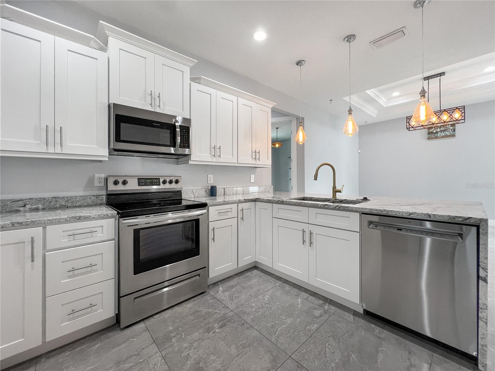 Image 16 of 32 For 1703 Rio Vista Avenue