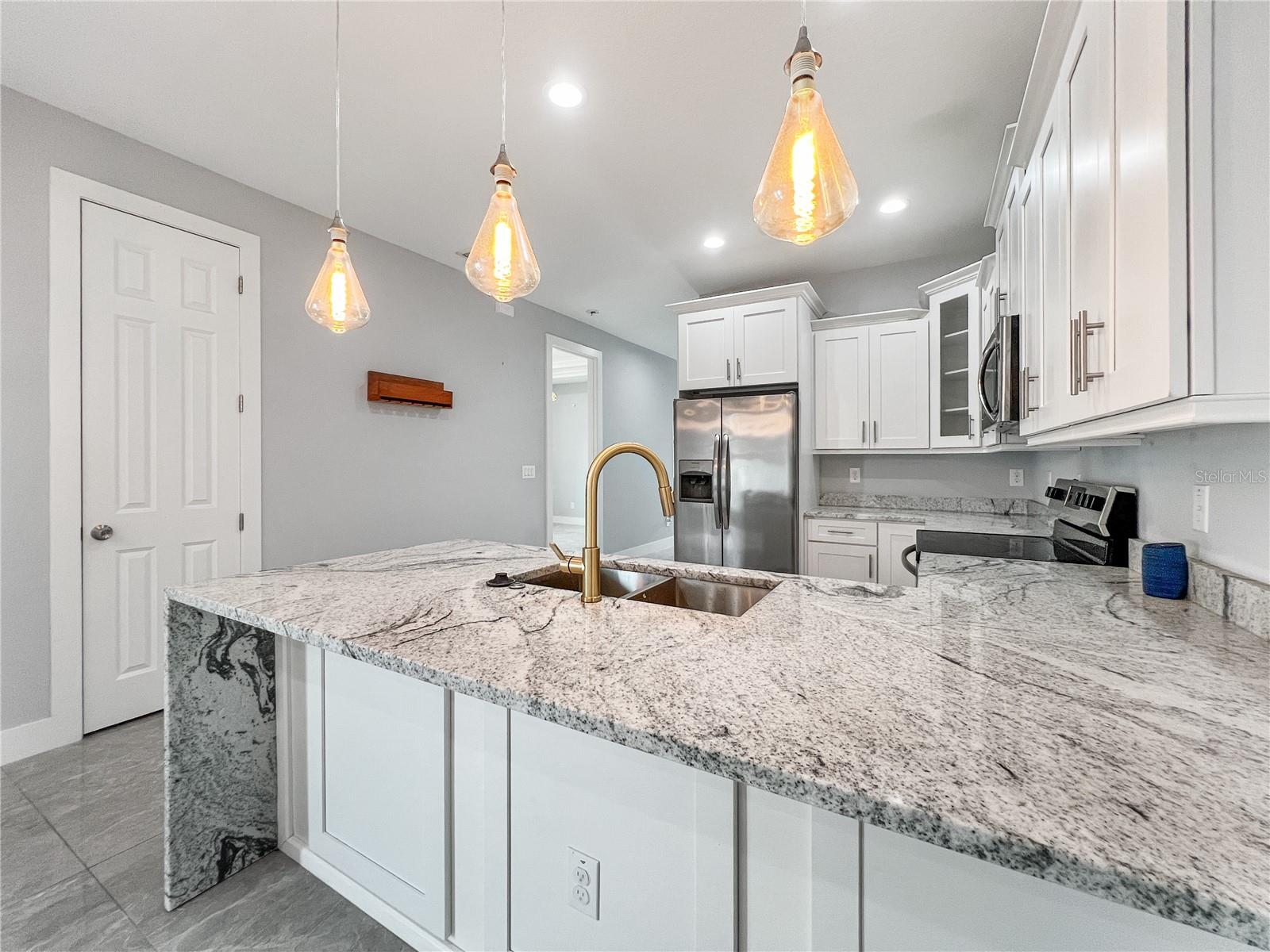 Image 17 of 32 For 1703 Rio Vista Avenue