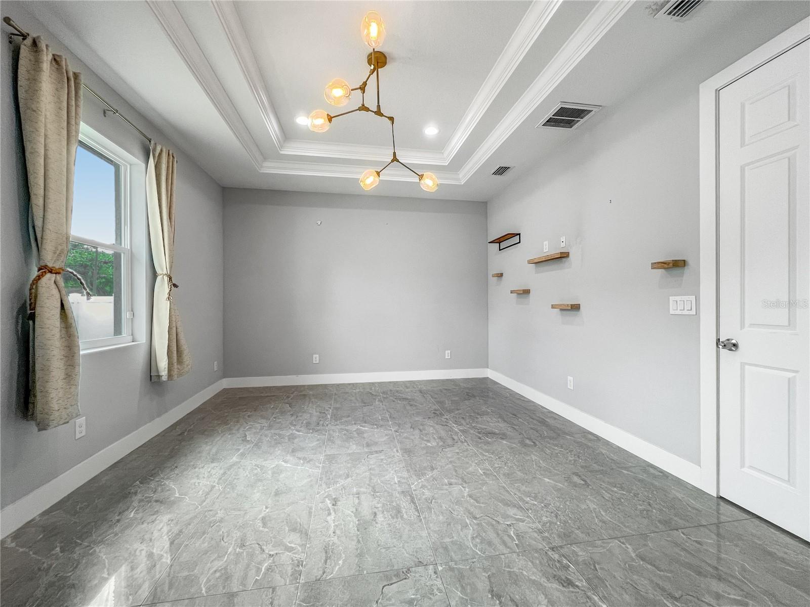 Image 20 of 32 For 1703 Rio Vista Avenue