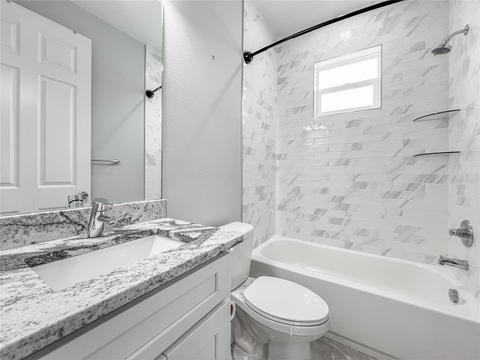 Image 21 of 32 For 1703 Rio Vista Avenue