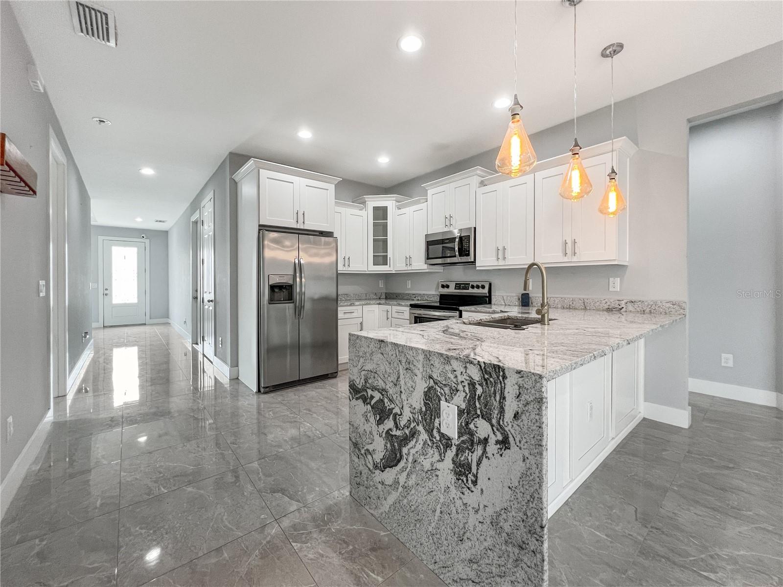 Image 24 of 32 For 1703 Rio Vista Avenue