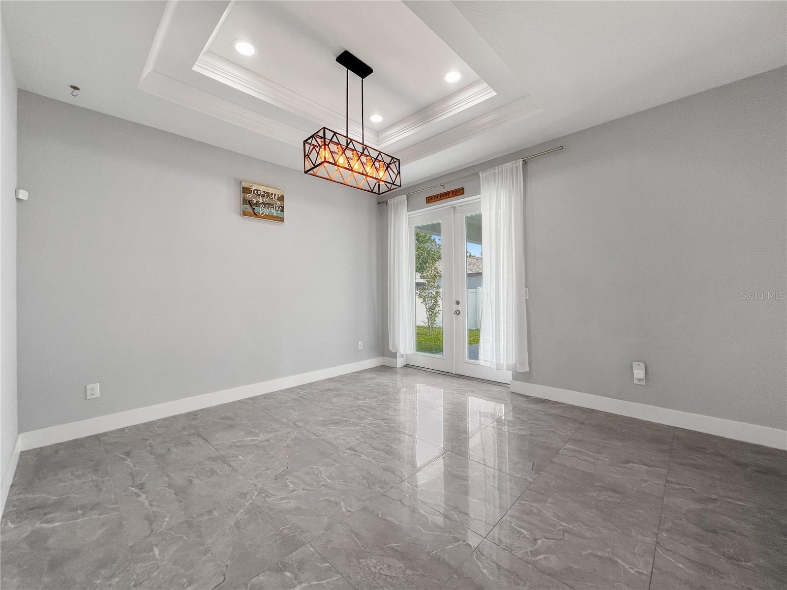 Image 25 of 32 For 1703 Rio Vista Avenue