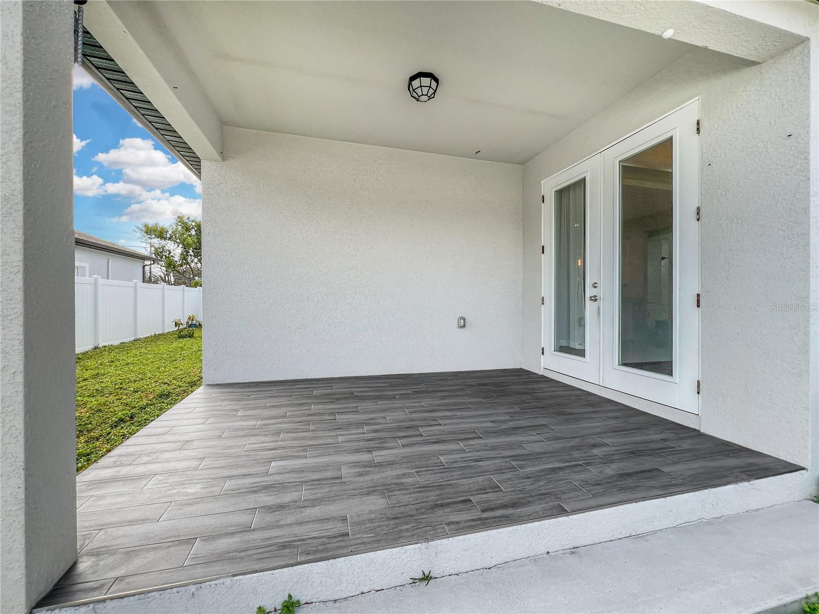 Image 26 of 32 For 1703 Rio Vista Avenue