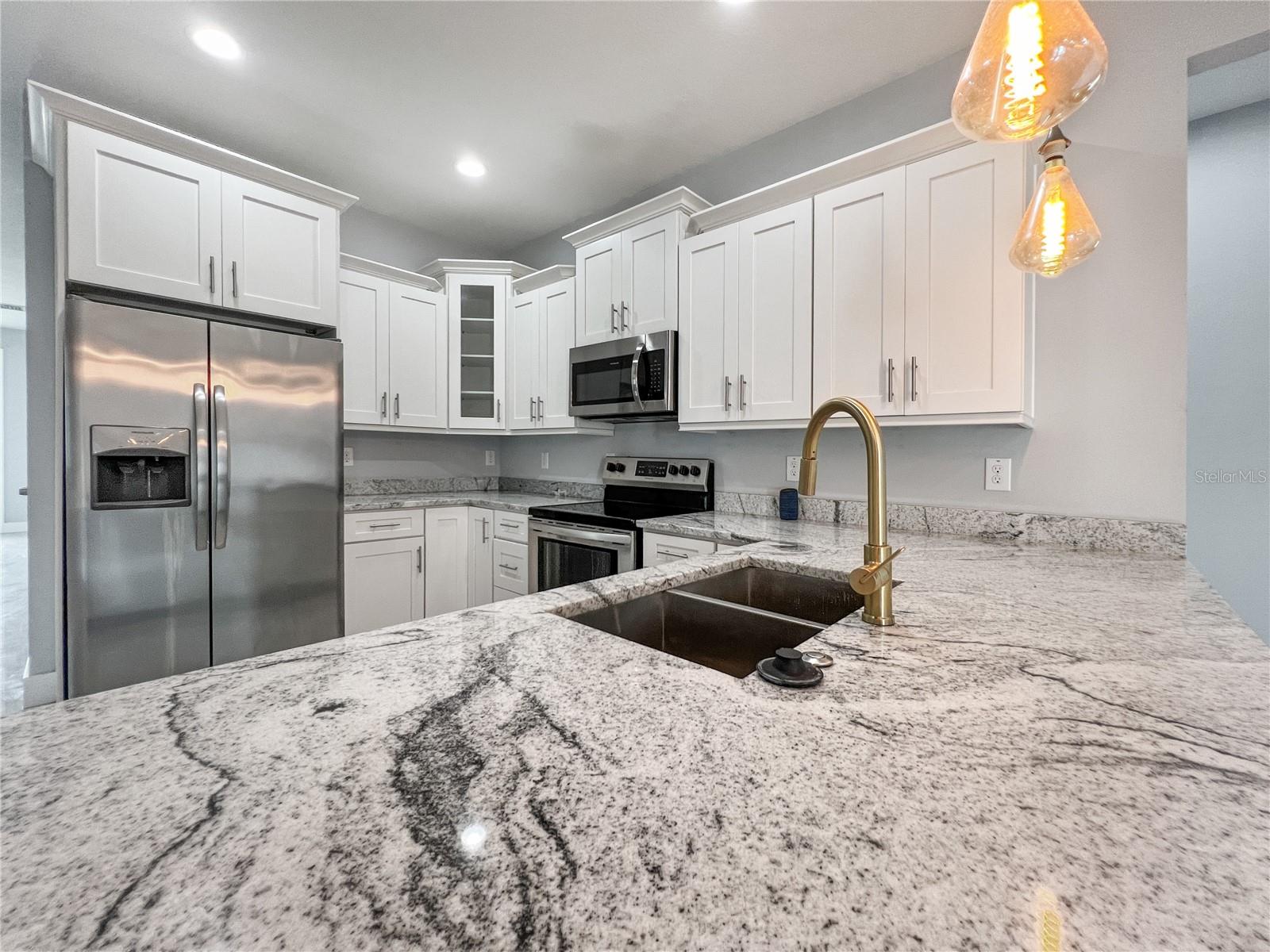 Image 5 of 32 For 1703 Rio Vista Avenue