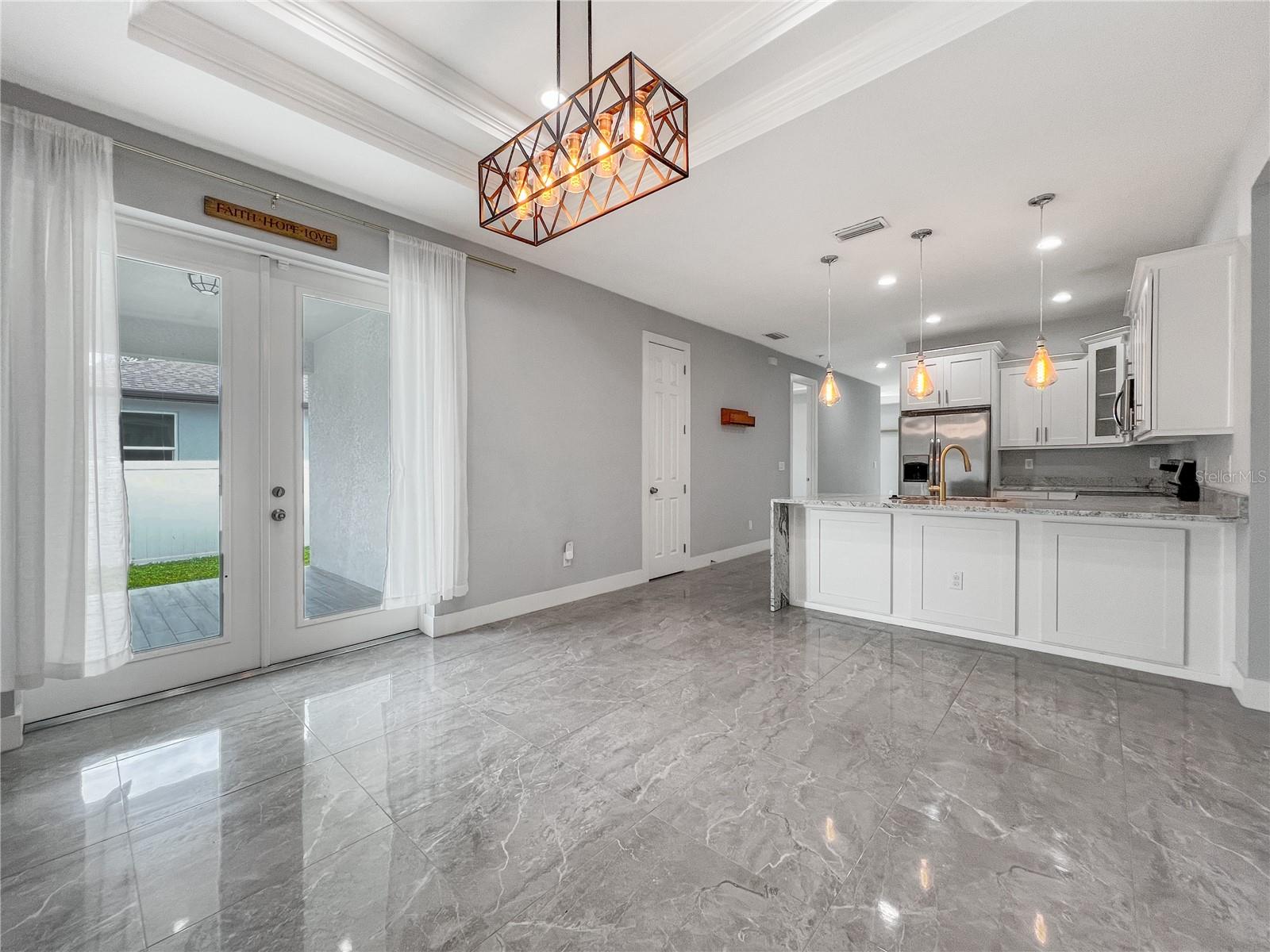 Image 7 of 32 For 1703 Rio Vista Avenue