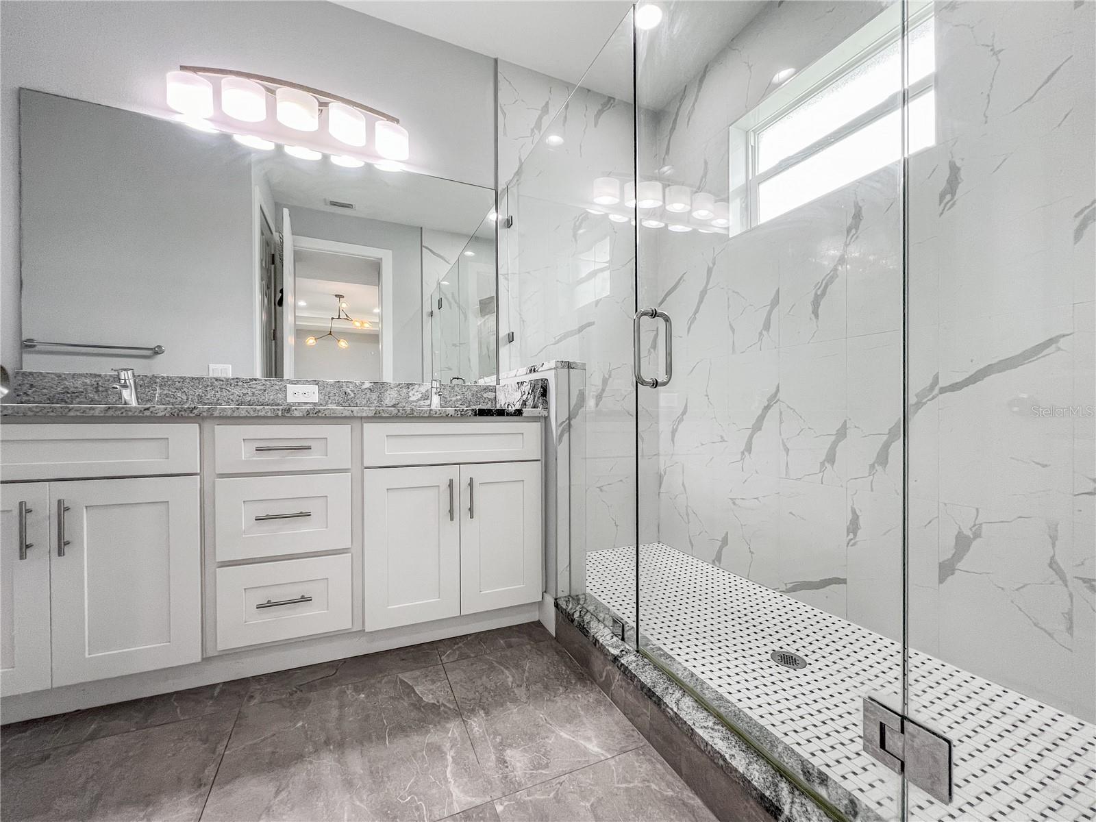 Image 9 of 32 For 1703 Rio Vista Avenue