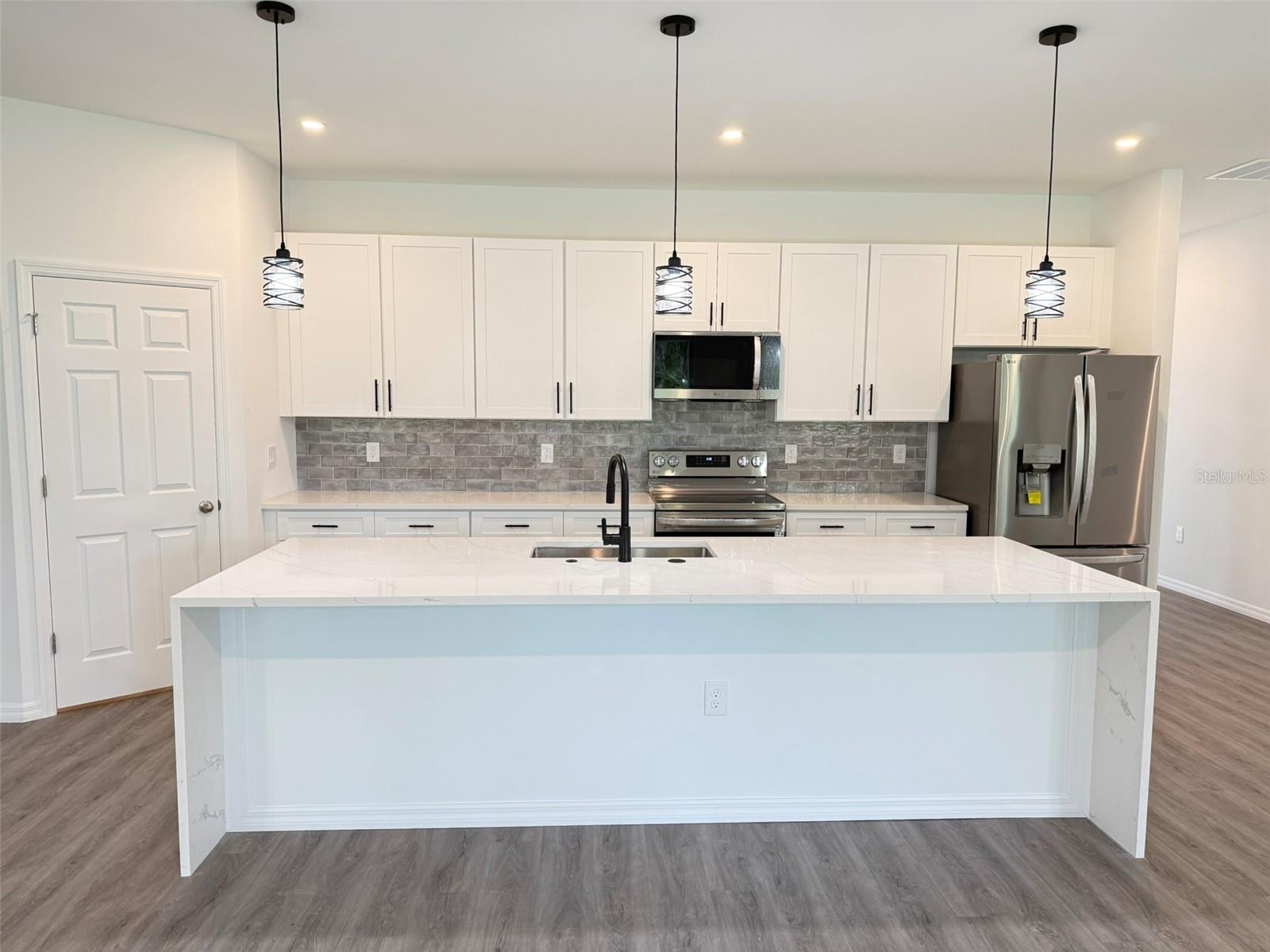 Image 4 of 26 For 1081 Mccrory Street