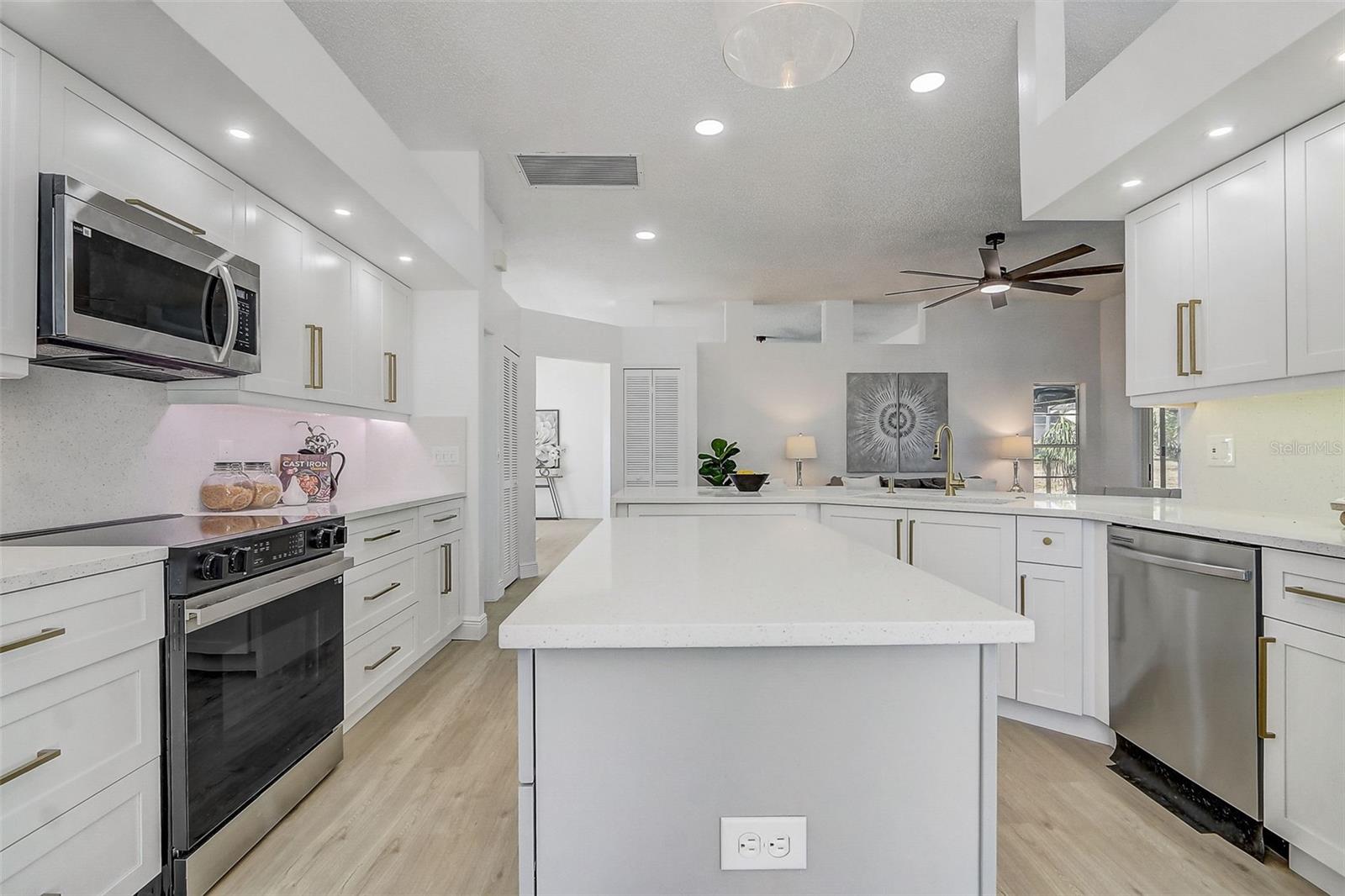 Image 35 of 71 For 7015 Oakmore Lane