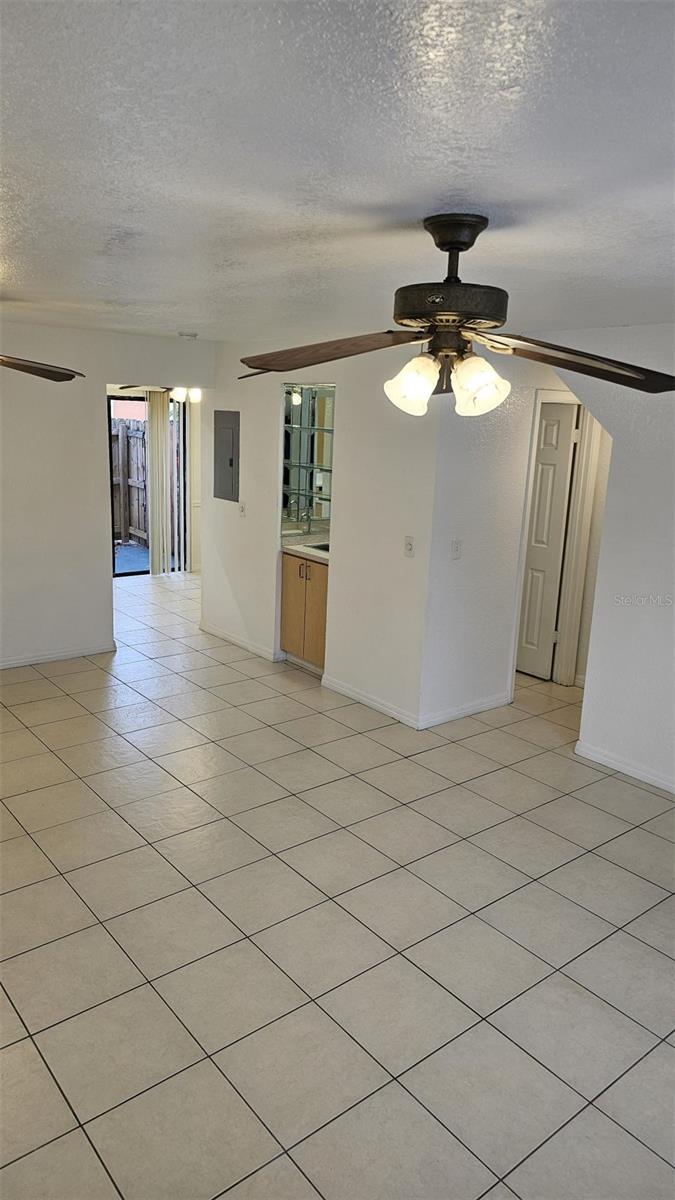 Image 4 of 26 For 7425 Wynnewood Square 176