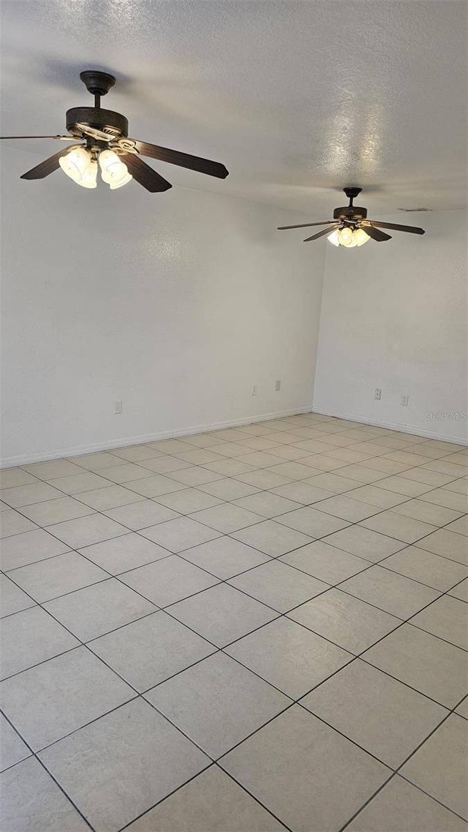 Image 5 of 26 For 7425 Wynnewood Square 176