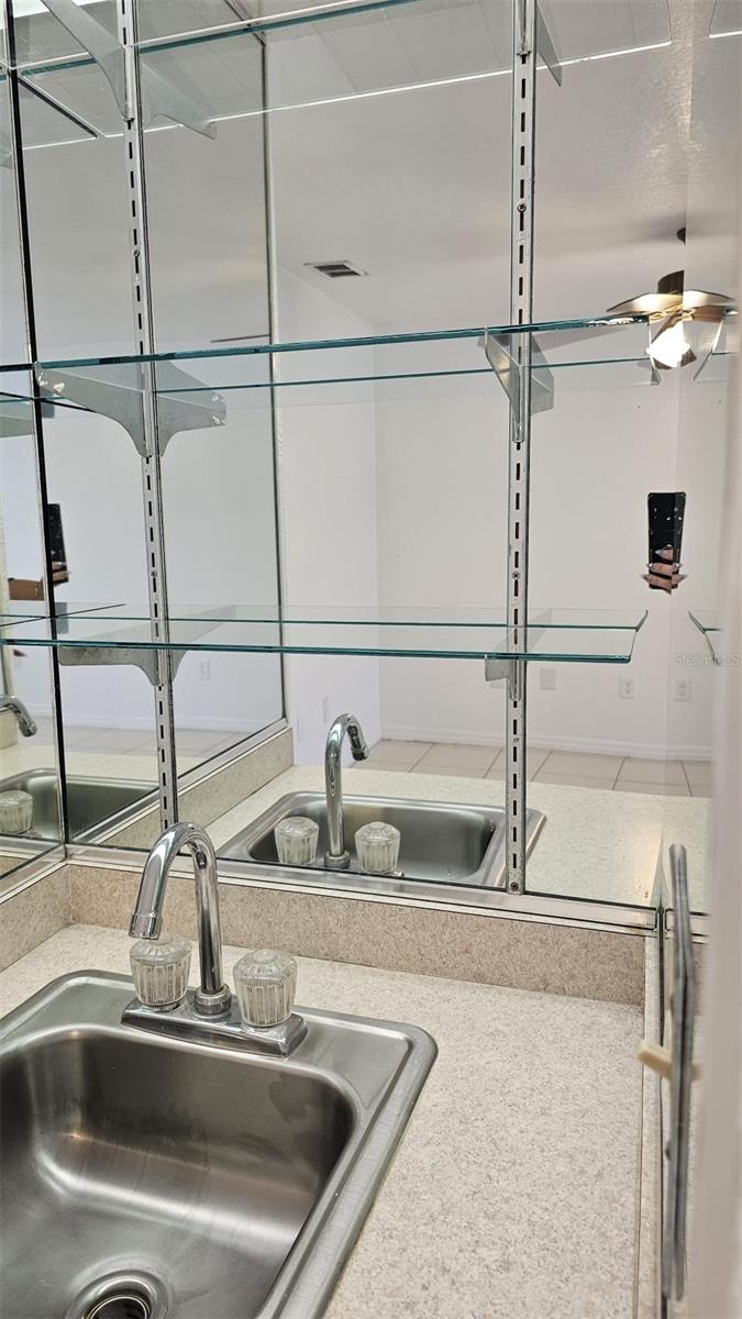 Image 7 of 26 For 7425 Wynnewood Square 176