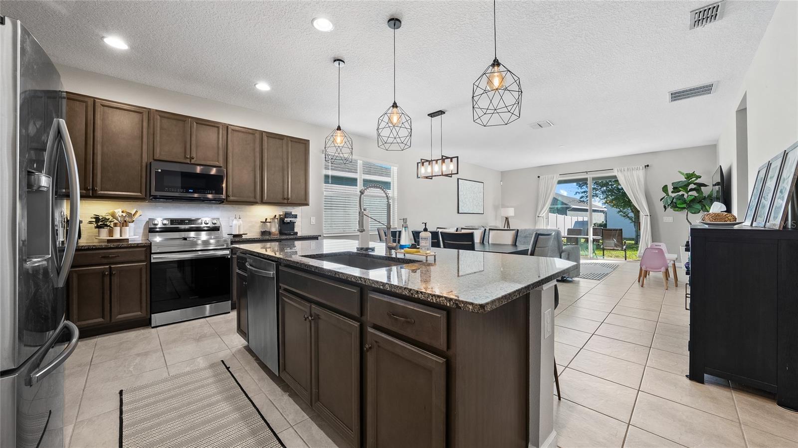 Image 10 of 26 For 891 Jetway Street