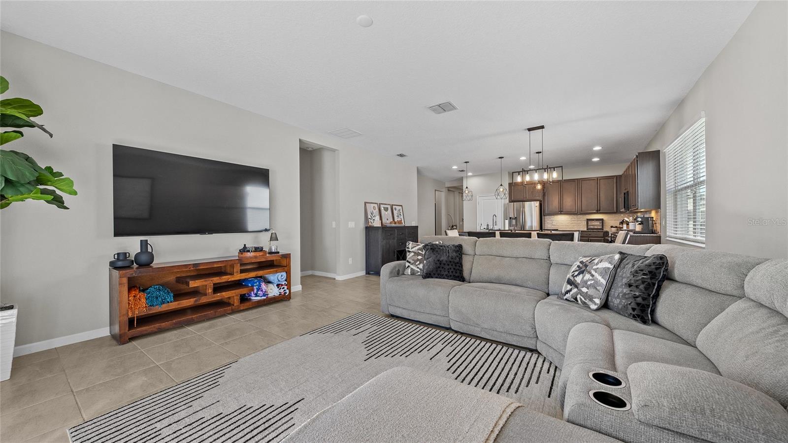 Image 14 of 26 For 891 Jetway Street