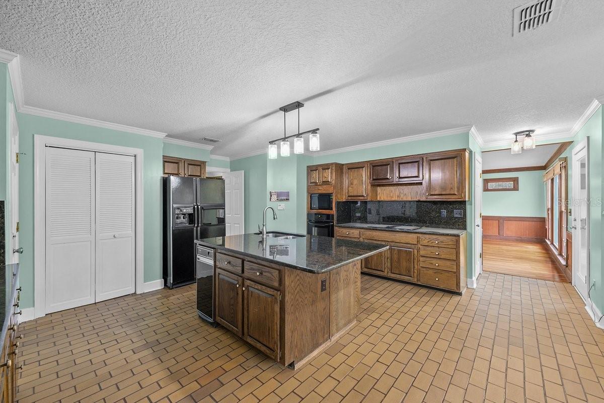 Image 18 of 54 For 2545 Crooked Creek Point