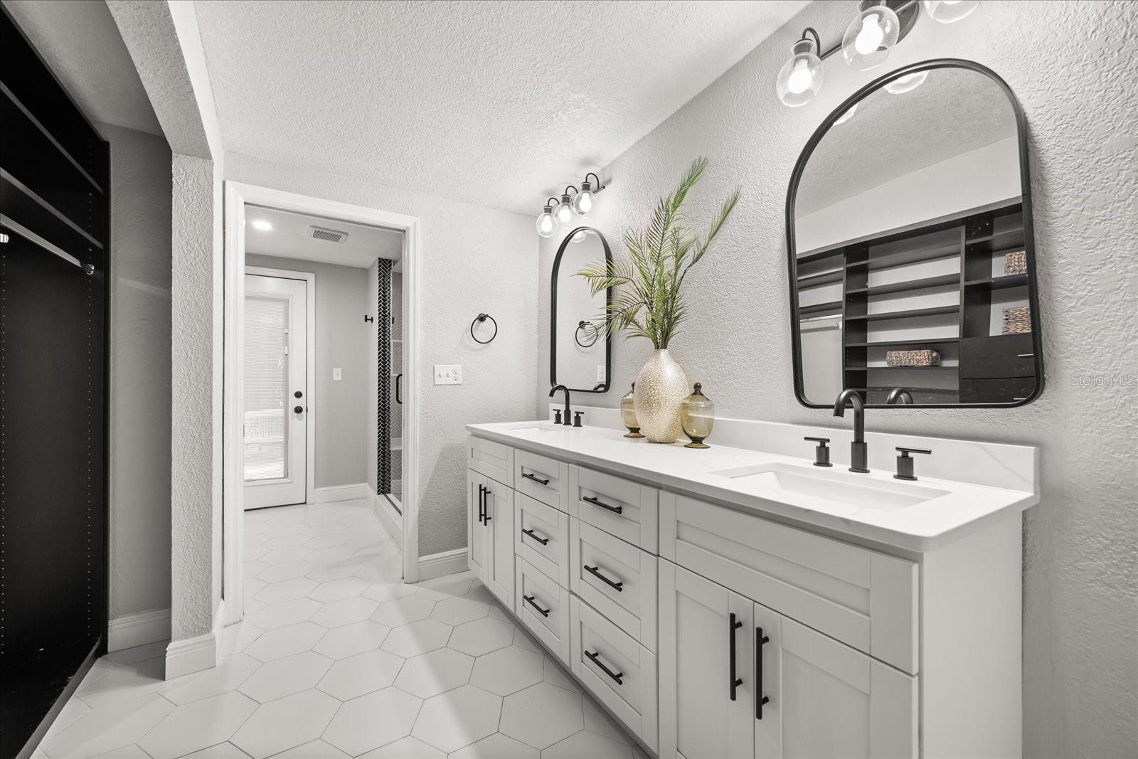 Image 17 of 32 For 230 Esther Street