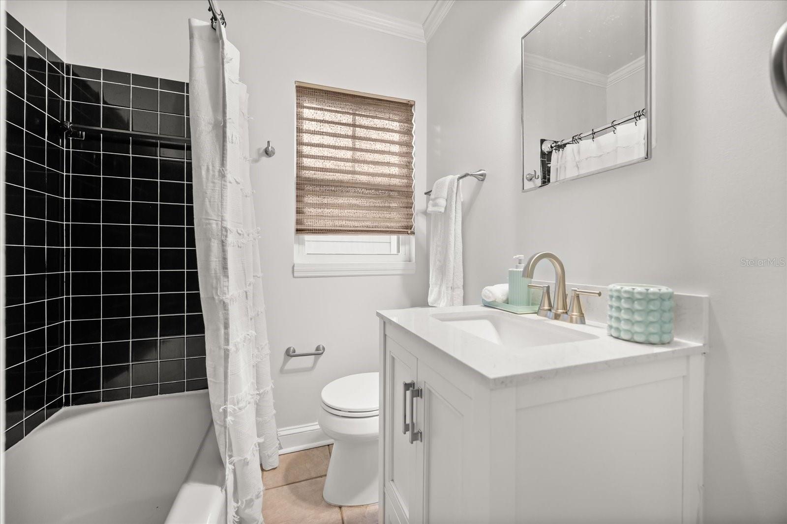 Image 25 of 32 For 230 Esther Street