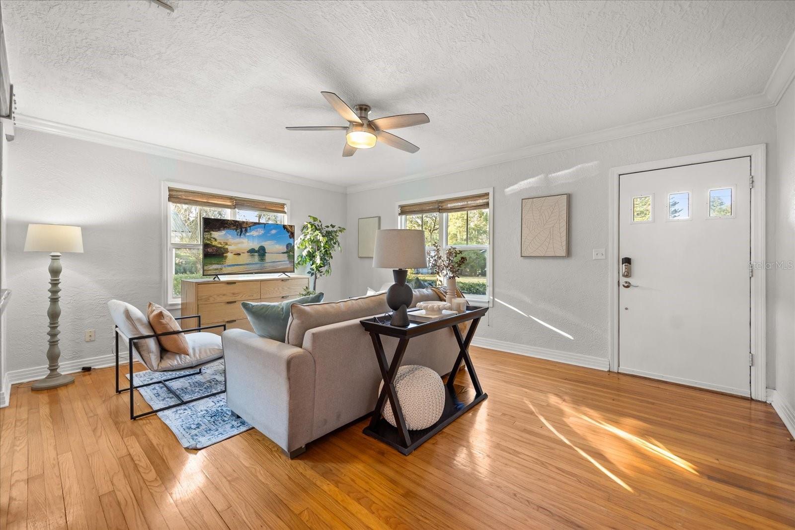 Image 6 of 32 For 230 Esther Street