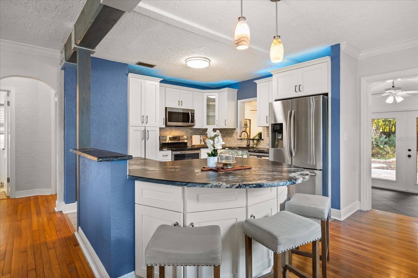 Image 7 of 32 For 230 Esther Street