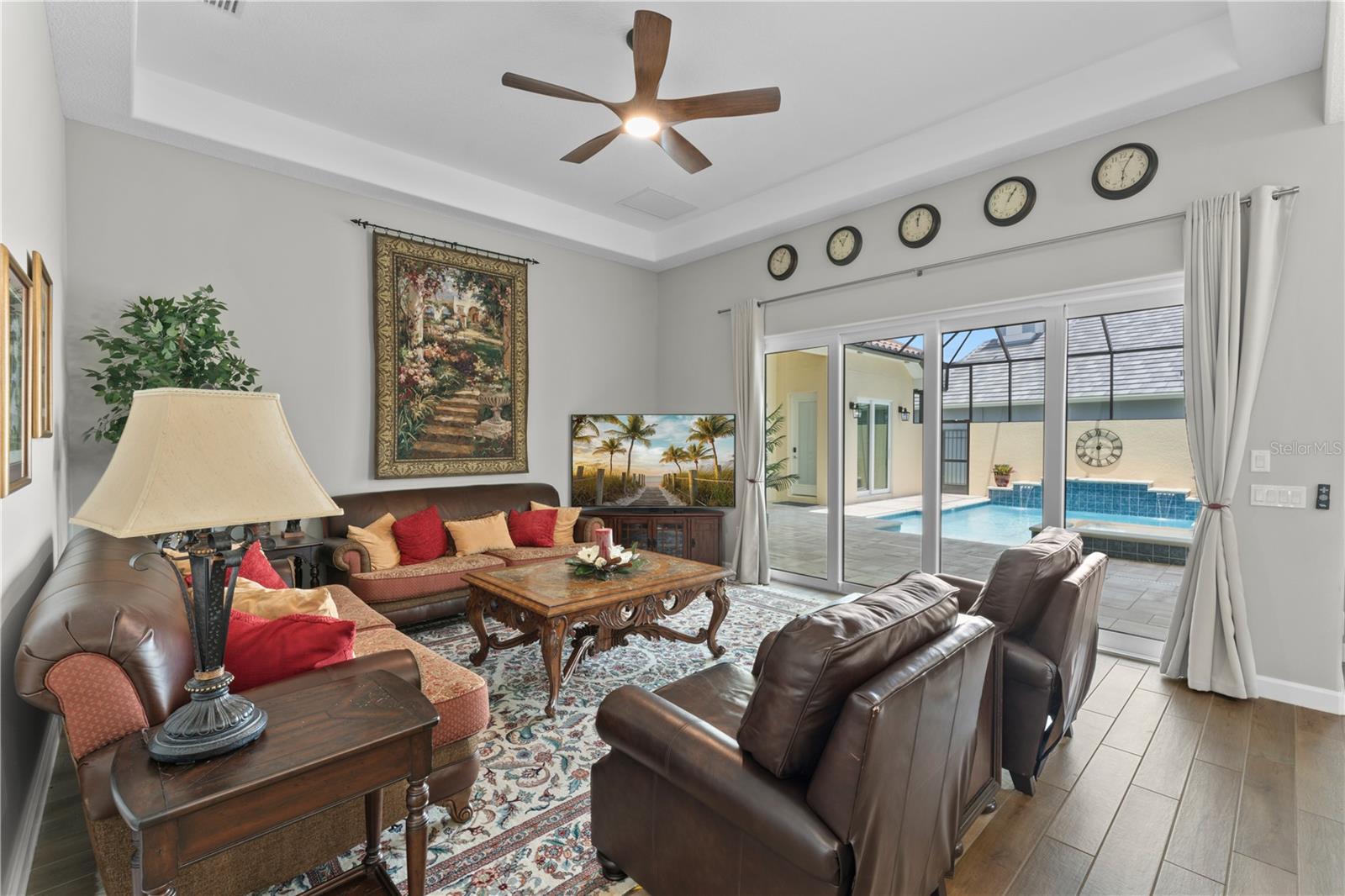 Image 14 of 57 For 215 Hampton Loop