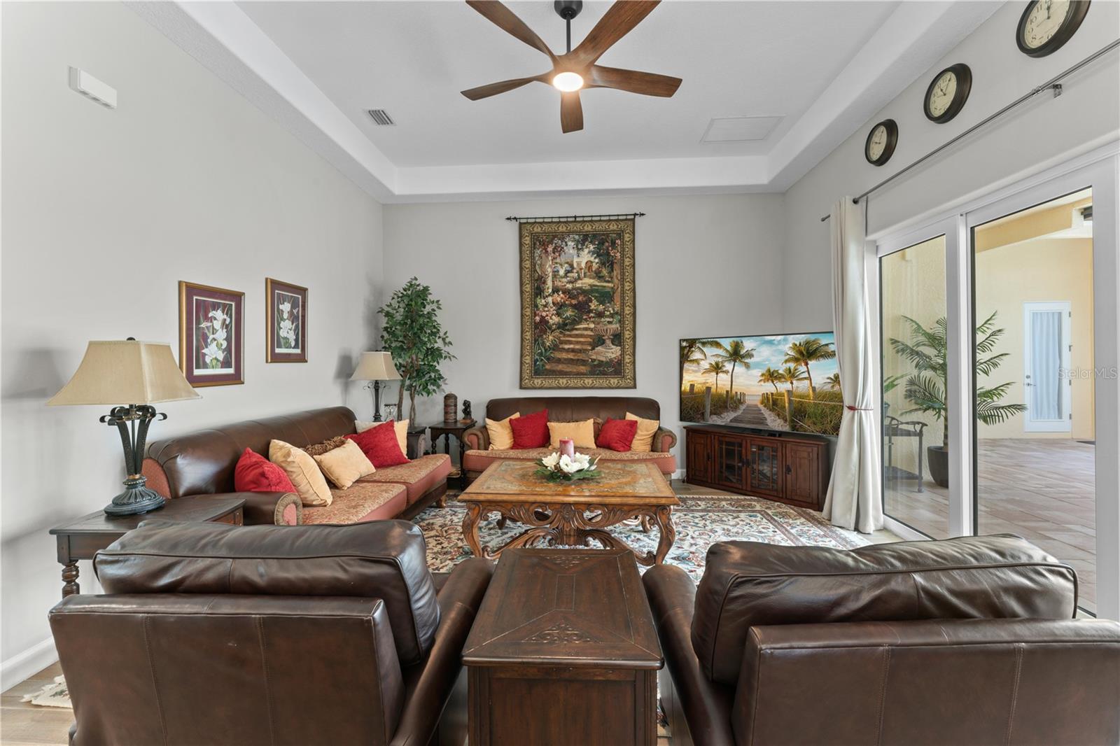 Image 15 of 57 For 215 Hampton Loop