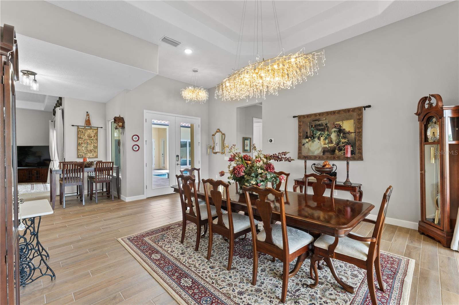 Image 18 of 57 For 215 Hampton Loop