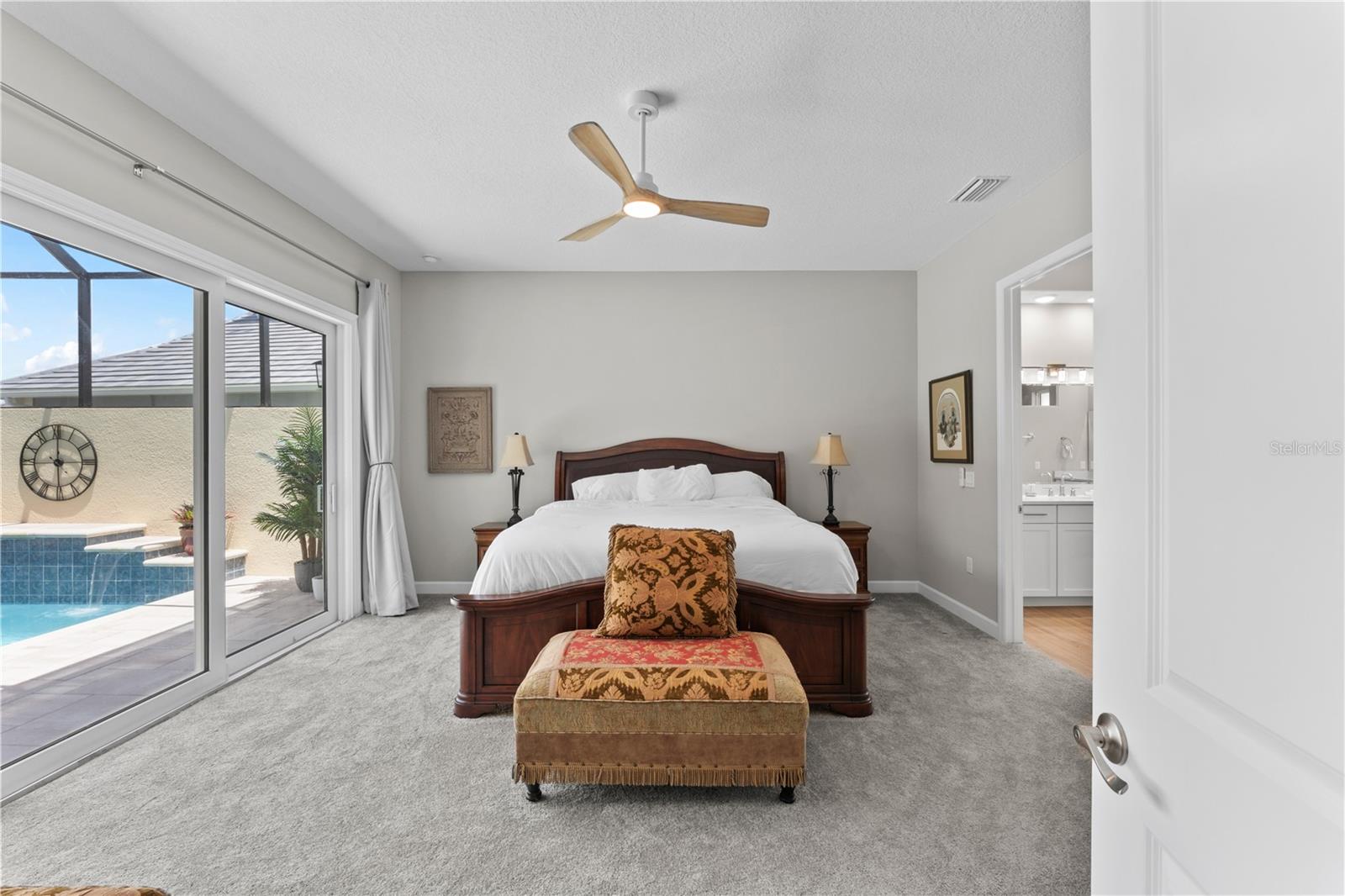 Image 20 of 57 For 215 Hampton Loop