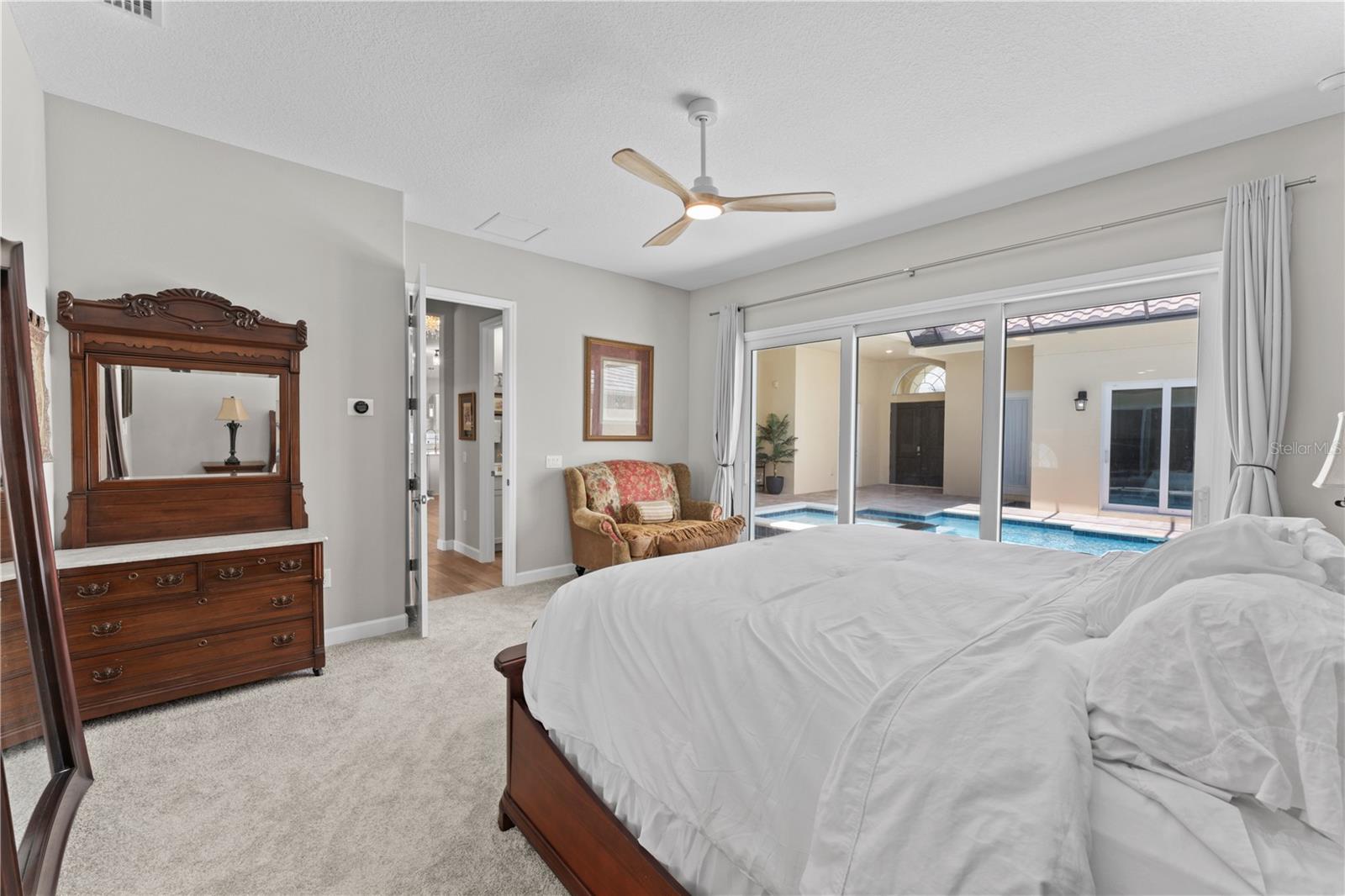 Image 22 of 57 For 215 Hampton Loop