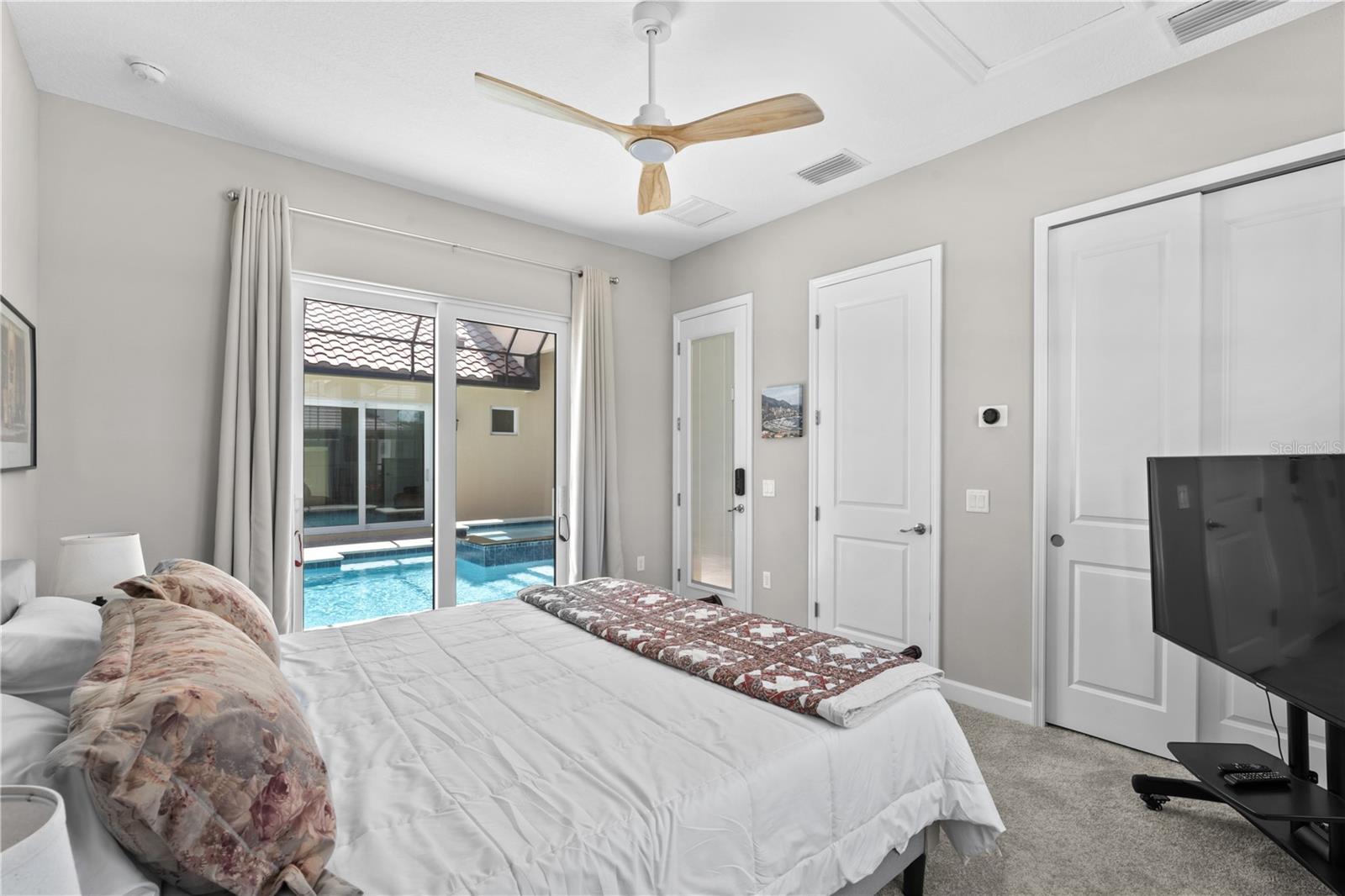 Image 27 of 57 For 215 Hampton Loop