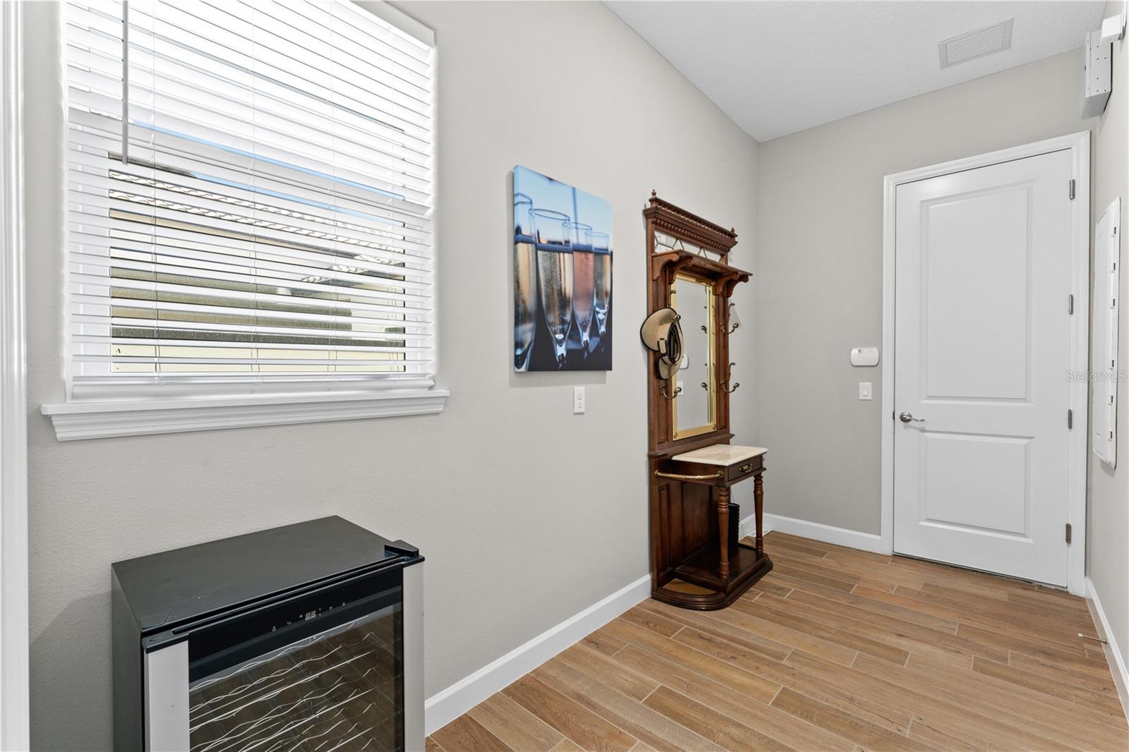 Image 34 of 57 For 215 Hampton Loop