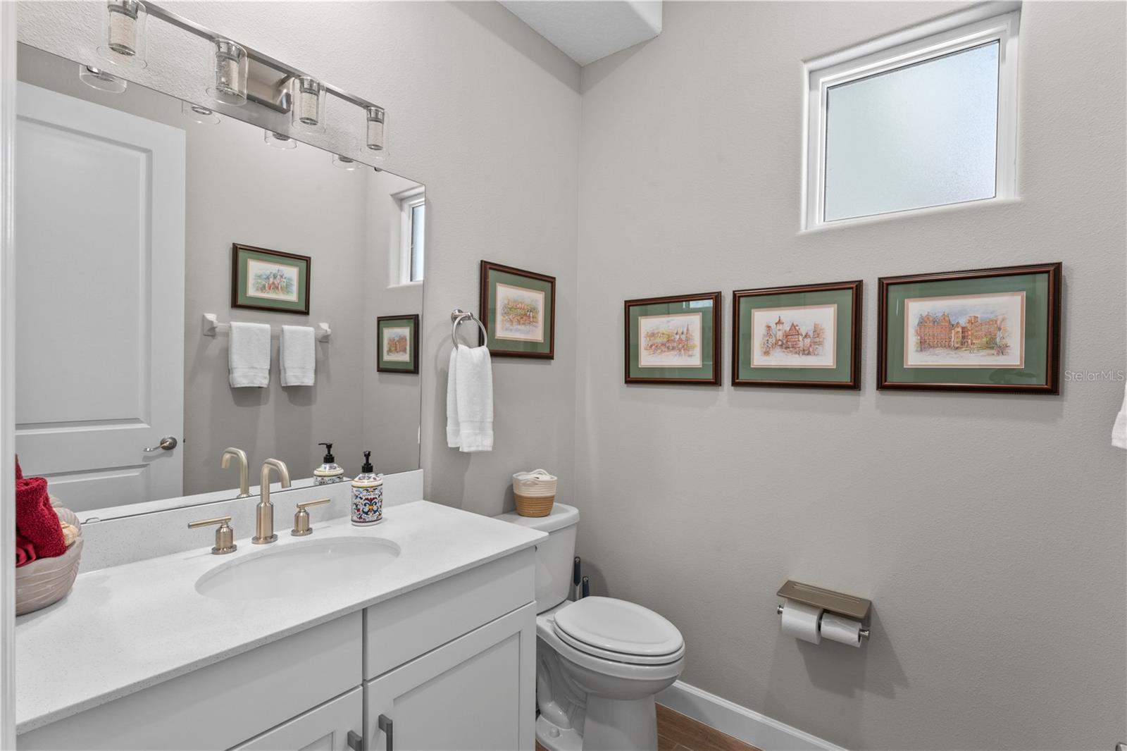 Image 35 of 57 For 215 Hampton Loop